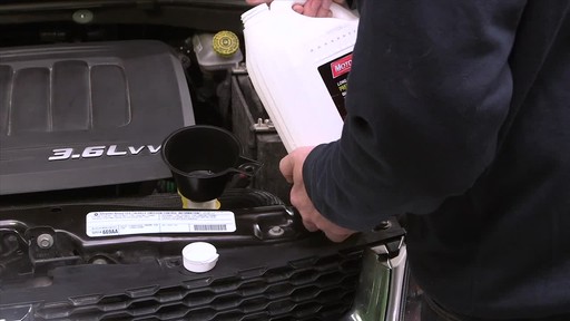 MotoMaster Long-life Premixed Antifreeze/Coolant - image 7 from the video